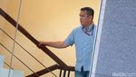 Senyum Putra Menkum HAM saat Akan Diperiksa KPK