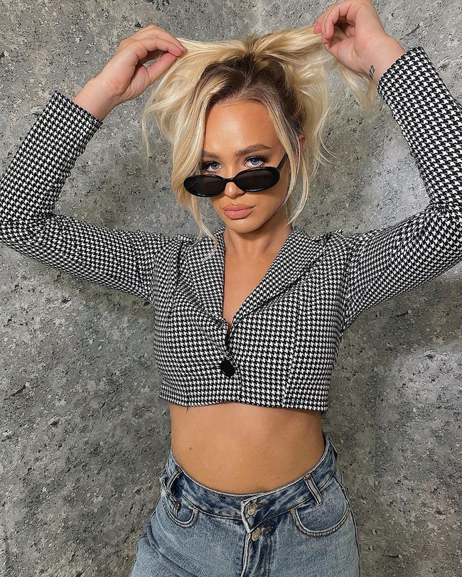 Melihat penampilan wanita ini, kamu mungkin akan tertegun dengan kecantikan dan tubuhnya yang semampai. Meski begitu, nyata wanita bernama Ebony Maude itu mengaku kesulitan menjadi model.  Foto: Instagram @ebymaude