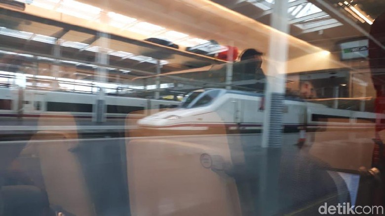Kereta Valencia-Madrid Foto: Mohammad Luthfi Andika Kereta Valencia-Madrid Foto: Mohammad Luthfi Andika
