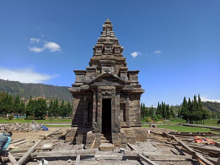 Foto: Wajah Candi Sembadra di Dieng Dulu & Kini