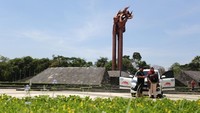 Festival Avanza-Veloz Sebangsa di kota bandung dimulai dengan Sebangsa Fun Trip pada Sabtu (16/11), dimana sebanyak 100 mobil Avanza dan Veloz melakukan perjalanan bersama mengelilingi kota Bandung. Selain mengunjungi Monumen Bandung Lautan Api di  kecamatan Regol, ratusan peserta Sebangsa Fun Trip juga mengunjungi Kiara Artha Park di wilayah Kiaracondong. Istimewa/Dok. Toyota.