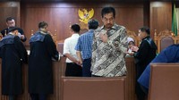 Awaluddin mengaku mempersilakan Ituk membatalkan kontrak itu. Sebab, menurut Awaluddin, kontrak itu memang berada di bawah kendali Ituk.