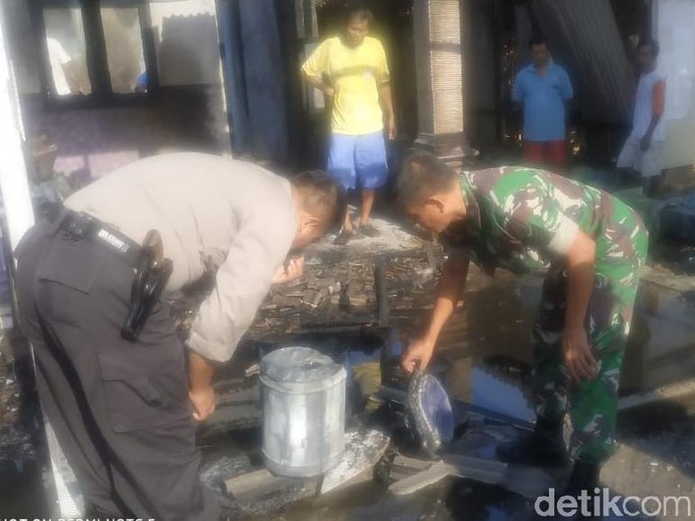 Gara-gara Merokok Sambil Tuang Bensin, Rumah dan Mobil PNS Ngawi Hangus Gara-gara Merokok Sambil Tuang Bensin, Rumah dan Mobil PNS Ngawi Hangus