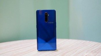 Realme menematkan empat kamera di bagian belakangnya. Foto: Adi Fida Rahman/detikINET