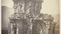 Dari sebuah foto lawas bisa dilihat, sebelumnya hanya ada tingkat satu saja, sedangkan tingkat dua dan tiga candi tidak ada. (dok. Istimewa)