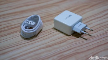 Dibekali charger Super VOOC. Foto: Adi Fida Rahman/detikINET