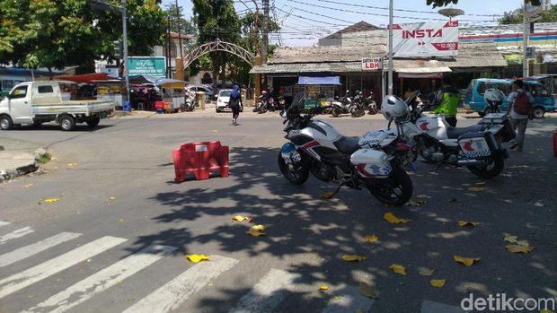 Demo Buruh di Kabupaten Bogor Pindah ke Depan Disnaker, Akses Jalan Ditutup