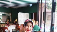Di The Beverly Hills Hotel, Dian menikmati banyak makanan enak. Sekeranjang roti hangat pasti pas untuk mengisi perut. Foto: Instagram dianpelangi