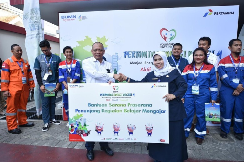 Jadi Guru Sehari, Pegawai Pertamina Beri Bantuan untuk SD di Jakarta Jadi Guru Sehari, Pegawai Pertamina Beri Bantuan untuk SD di Jakarta