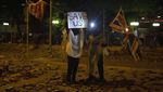 Polisi dan Demonstran Saling Serang di Kampus Hong Kong Polisi dan Demonstran Saling Serang di Kampus Hong Kong