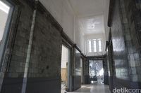 Pintu masuk ke ruangan tunggu Irlamder (Syanti/detikcom)