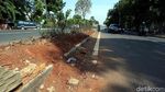 Taman Pembatas Jalan Jatinegara Barat Bagai Tak Terawat