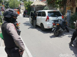 3 Orang Ditangkap Densus 88 di Solo: Juru Parkir, Sales, Ustaz