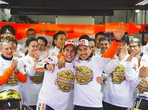Pelukan Perpisahan Marquez-Lorenzo di Valencia