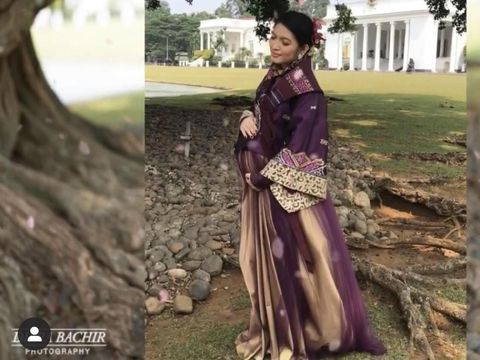 Kecantikan Selvi Ananda Saat Foto Hamil Jelang Melahirkan La Lembah Manah