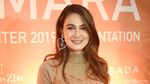 Senyum Luna Maya yang Kabarnya Dekat dengan Pria Jepang