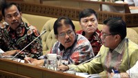 Dalam raker tersebut Menteri ATR/BPN Sofyan Djalil didampingi Wakil Menteri ATR/BPN Surya Tjandra, dan jajaran dari Kementerian ATR/BPN.