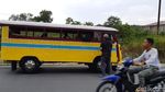 Potret Bus Kayu Antik, Andalan Transportasi Wisata di Karimun