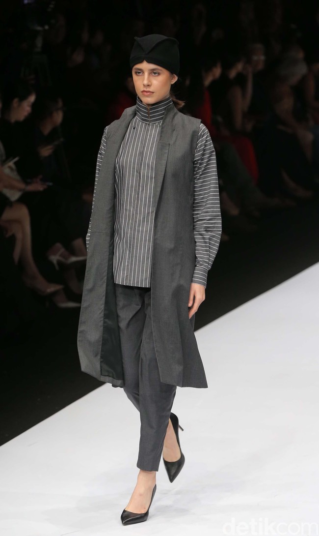 Auguste Soesastro membuka fashion show DFK (Dewi Fashion Knight) tahun ini dengan mengangkat tema Javanese Invasion di Jakarta Fashion Week 2020, Senayan City, Jakarta. Senin [28/10/2019]. Foto: Rachman Haryanto/detikcom