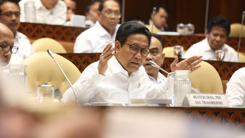 Raker dengan Komisi V DPR RI, Mendes Jelaskan Soal Desa Fiktif Raker dengan Komisi V DPR RI, Mendes Jelaskan Soal Desa Fiktif