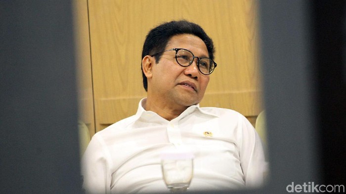Menteri Desa, Pembangunan Daerah Tertinggal, dan Transmigrasi, Abdul Halim Iskandar menggelar rapat kerja perdana di Kompleks Parlemen, Senayan, Jakarta, Selasa (19/11/2019).
