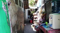 BPRD kemudian melakukan sosialisasi door to door dengan menyambangi alamat tersebut. Namun yang ditemukan malah rumah di gang sempit. Rizki Pratama/Detikcom.