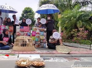 Belasan Aktivis Lingkungan Minta Khofifah Tindak Pengimpor Sampah Plastik