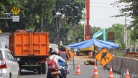 Selain membangun flyover, Dinas Bina Marga DKI juga berencana untuk menutup perlintasan KA Volvo dan Pasar Minggu.