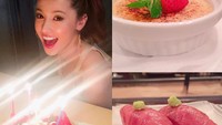 Perayaan ulang tahun Erika makin meriah dengan pie tart bertopping lilin. Erika juga menikmati sajian spesial seperti nigiri sushi premium. Foto: Instagram erika.sawajiri.erika