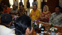Tommy datang ditemani Ketua Dewan Pertimbangan Partai Berkarya Titiek Soeharto, Sekjen Berkarya Priyo Budi Santoso, Ketua Dewan Kehormatan Berkarya Tedjo Edy, dan beberapa elite Berkarya.