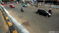 Begini kondisi terkini kawasan Jalan Raya Pondok Gede, Kota Bekasi, yang terlihat bersih dan bebas dari genangan air.