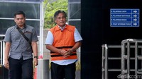 Pemeriksaan tersebut untuk mendalami kasus suap yang juga menyeret nama Refly Ruddy Tangkere yang saat itu menjabat sebagai Kepala Balai Pelaksanaan Jalan Nasional (BPJN) XII Balikpapan.