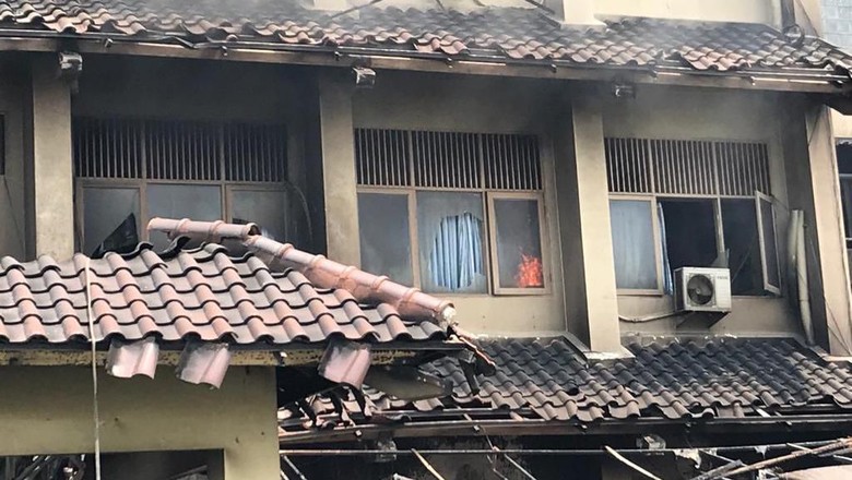Api Kembali Muncul di Gedung SMK Yadika 6 Bekasi, Guru-guru Panik Api Kembali Muncul di Gedung SMK Yadika 6 Bekasi, Guru-guru Panik