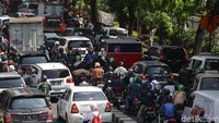 Dinas Perhubungan DKI Jakarta menyiapkan rekayasa lalu lintas di area Lenteng Agung, Jakarta Selatan. Rekayasa lalu lintas itu dilakukan karena ada pekerjaan pembangunan simpang tidak sebidang atau putaran layang.