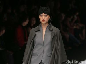 Foto: 12 Koleksi Busana Javanese Invasion Auguste Soesastro