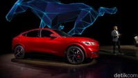 Ford Mustang Mach-E diperkenalkan di Los Angeles beberapa waktu lalu. Ford Mustang Mach-E GT Performance Edition memiliki performa yang tak kalah beringas dengan pony car Mustang yang legendaris. Istimewa/Ford.