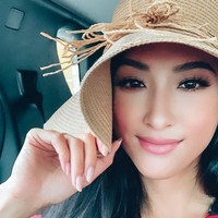 Pada 2018, Le membawa pulang gelar ratu kecantikan sebagai Mrs World Vietnam, yang kemudian membawanya ke kontes Mrs World di Las Vegas pada Mei 2019. Ia pun berhasil mengalahkan 35 kontestan lain dari seluruh dunia. Foto: Instagram