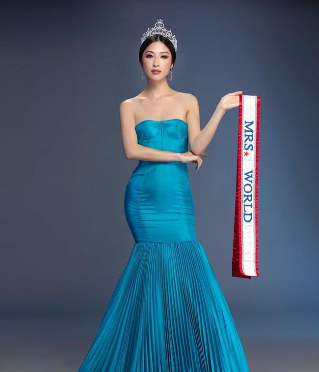 Untuk pertama kalinya sejak Mrs World dihelat pada 1984, perwakilan Vietnam, Jennifer Le memecahkan sejarah sebagai pemenang Mrs World 2019. Mrs World sendiri merupakan kontes kecantikan pertama untuk wanita yang sudah menikah Foto: Instagram