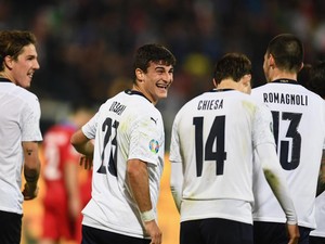 Italia yang Berjiwa Muda Sedang Bersenang-senang