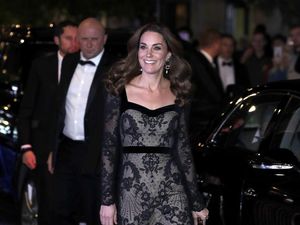 Desainer Favorit Kate Middleton Sabet Penghargaan Khusus di Fashion Awards