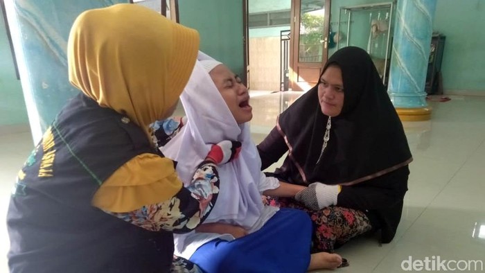 Kesetanan, kesurupan, gila, disandang mereka yang mengalami gangguan jiwa. (Foto: Enggran Eko Budianto) Kesetanan, kesurupan, gila, disandang mereka yang mengalami gangguan jiwa. (Foto: Enggran Eko Budianto)