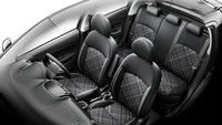 Soal interior, Mitsubishi Mirage mendapatkan jok kombinasi kain dan kulit sintetis. Kedua material itu dikombinasikan dengan jahitan kontras. Istimewa/Mitsubishi.