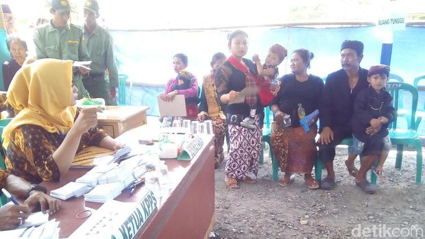 Sedulur Sikep Samin ramai-ramai ikut nyoblos Pilkades di Kudus.