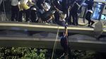 Saat Ratusan Demonstran Hong Kong Dikepung Polisi di Kampus