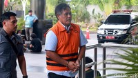 Suap itu diberikan oleh Hartoyo sebagai Direktur PT Harlis Tata Tahta sebagai pelaksana proyek.