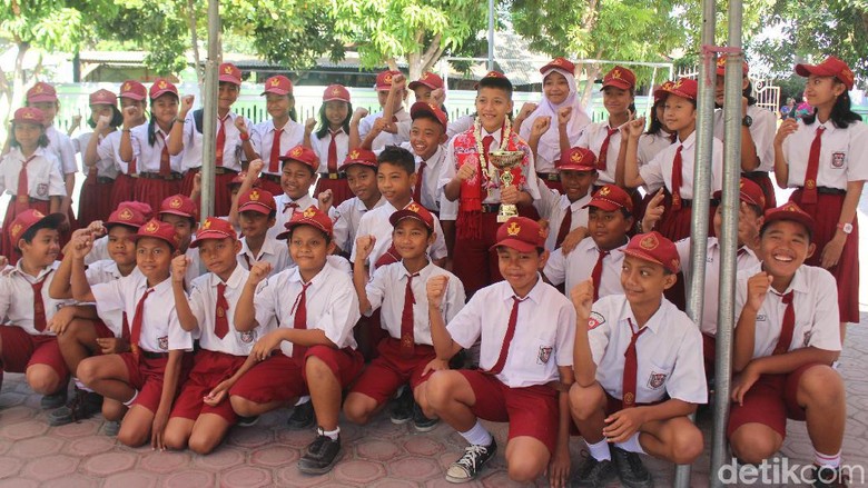 Pelajar SD Negeri di Sidoarjo Ini Raih Medali Emas Karate Tingkat Dunia Pelajar SD Negeri di Sidoarjo Ini Raih Medali Emas Karate Tingkat Dunia