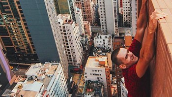 “Saya tidak pernah takut melakukan aksi ini. Biasanya saya melakukannya dengan ceria,” cetusnya. Foto: Instagram
