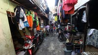 Salah satu tujuan dari Bank Dunia atau The World Bank adalah mengurangi kemiskinan ekstrem atau extreme poverty. Kemiskinan ini didefinisikan saat masyarakat hidup kurang dari US$ 1,9 per hari.