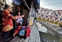 Sisi jembatan tersebut terlihat serupa anyaman ketupat