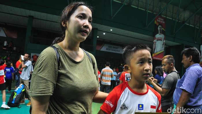 Bayu Satriawardana Saum Putra akhirny lolos Final Audisi Djarum Beasiswa Bulutangkis 2019, Kudus, Selasa (19/11/2019). (Akrom Hazami/detikSport) Bayu Satriawardana Saum Putra akhirny lolos Final Audisi Djarum Beasiswa Bulutangkis 2019, Kudus, Selasa (19/11/2019). (Akrom Hazami/detikSport)